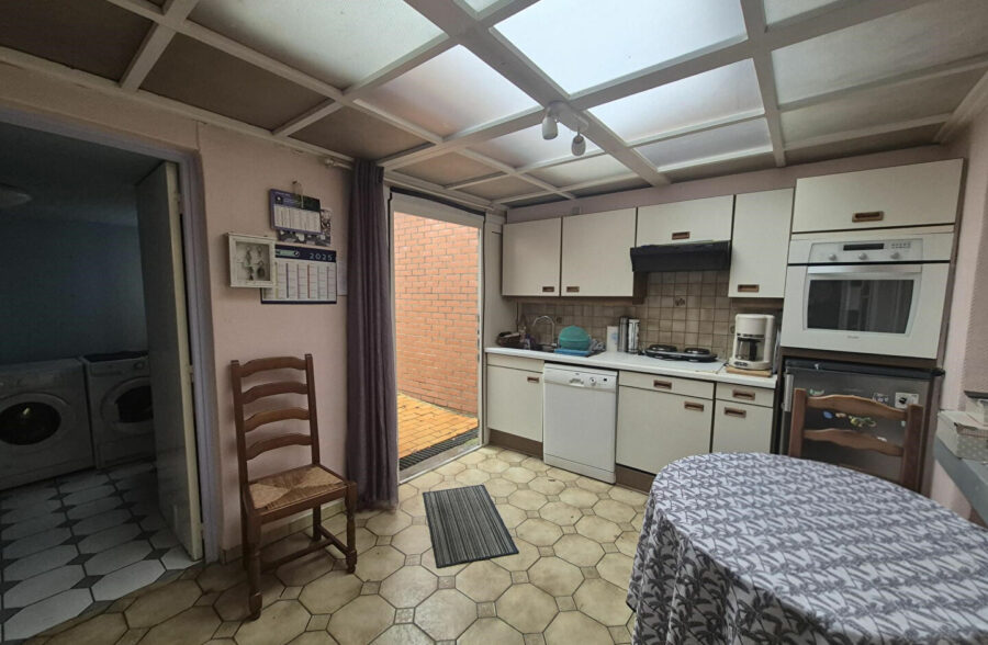 Maison proche centre-ville de Roncq à rénover- Beau potentiel avec cour et garage