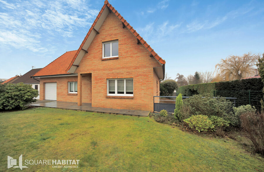 Découvrez cette belle maison individuelle en brique, en semi plain-pied.