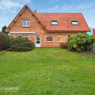 Découvrez cette belle maison individuelle en brique, en semi plain-pied.