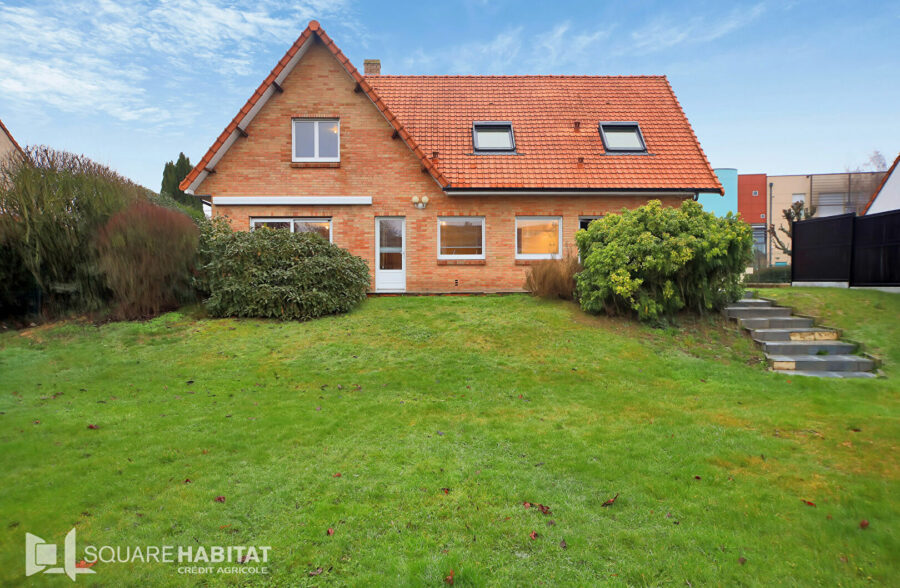 Découvrez cette belle maison individuelle en brique, en semi plain-pied.