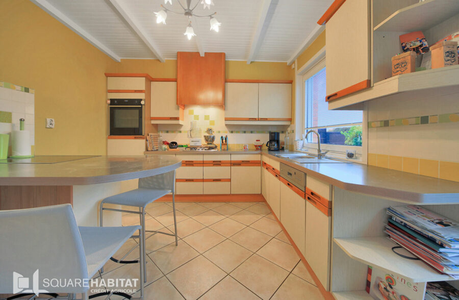 Découvrez cette belle maison individuelle en brique, en semi plain-pied.