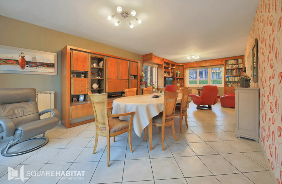 Découvrez cette belle maison individuelle en brique, en semi plain-pied.