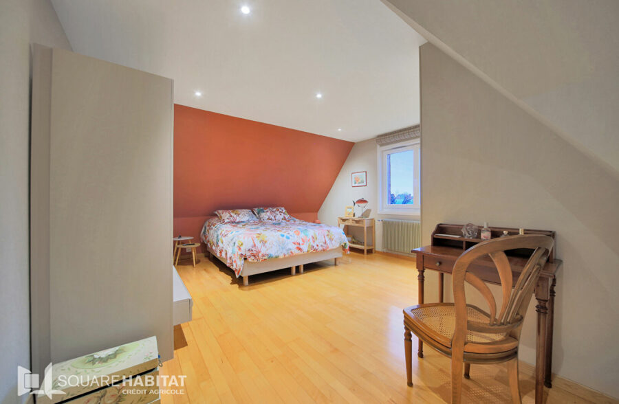 Découvrez cette belle maison individuelle en brique, en semi plain-pied.