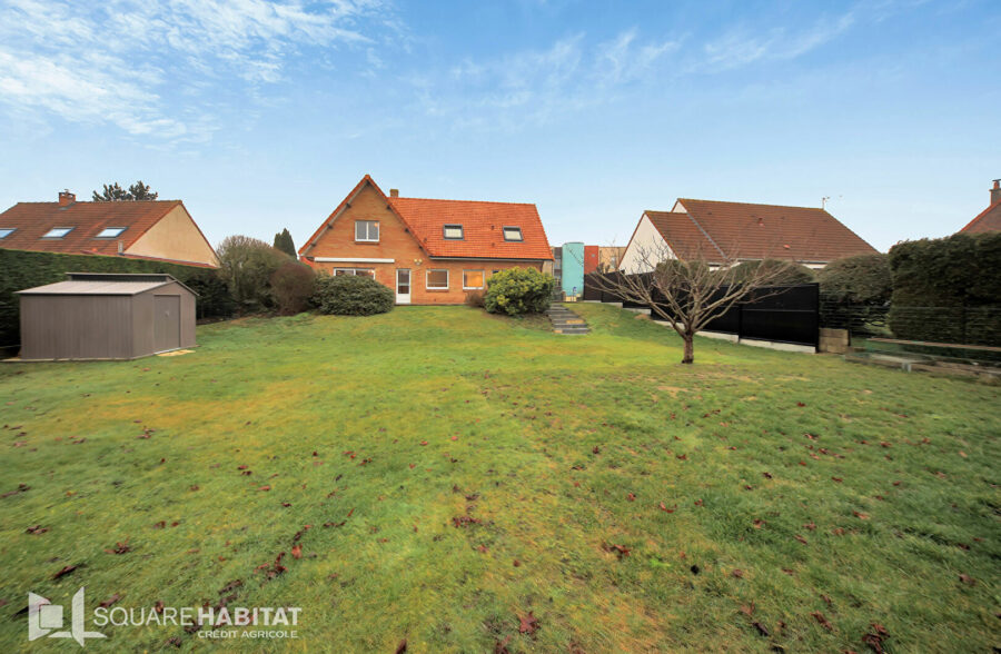 Découvrez cette belle maison individuelle en brique, en semi plain-pied.
