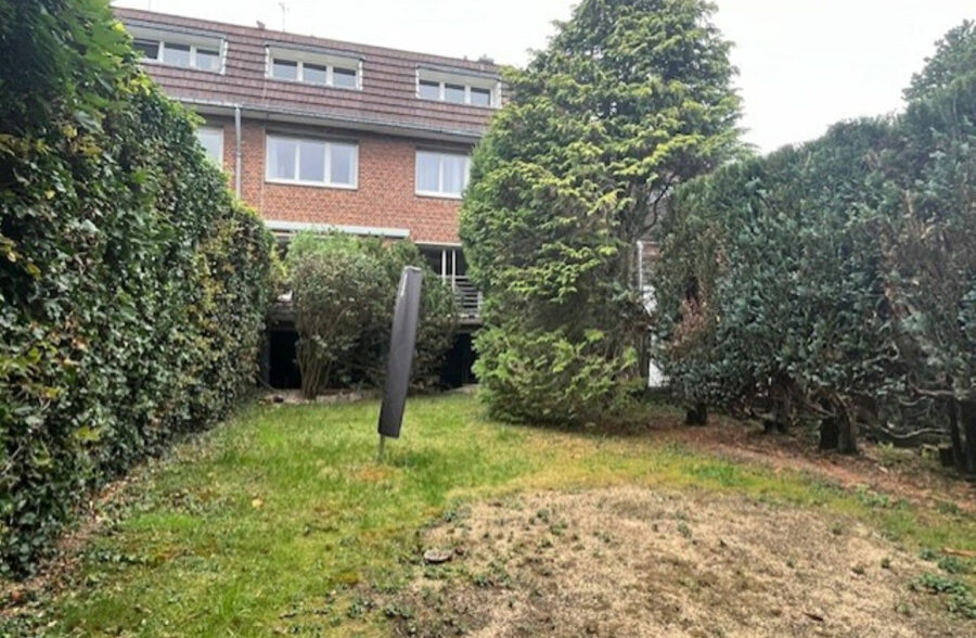 Large maison des années 60 dans une rue prisée &nbsp;Sous compromis&nbsp;