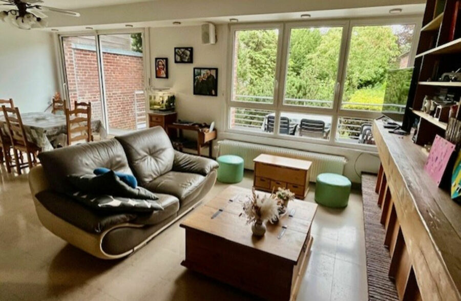 Large maison des années 60 dans une rue prisée &nbsp;Sous compromis&nbsp;