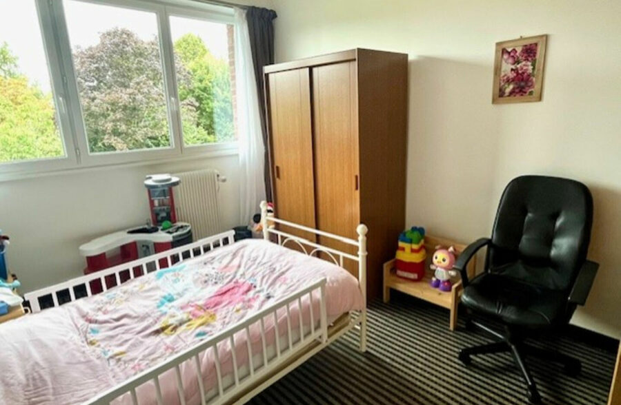 Large maison des années 60 dans une rue prisée &nbsp;Sous compromis&nbsp;