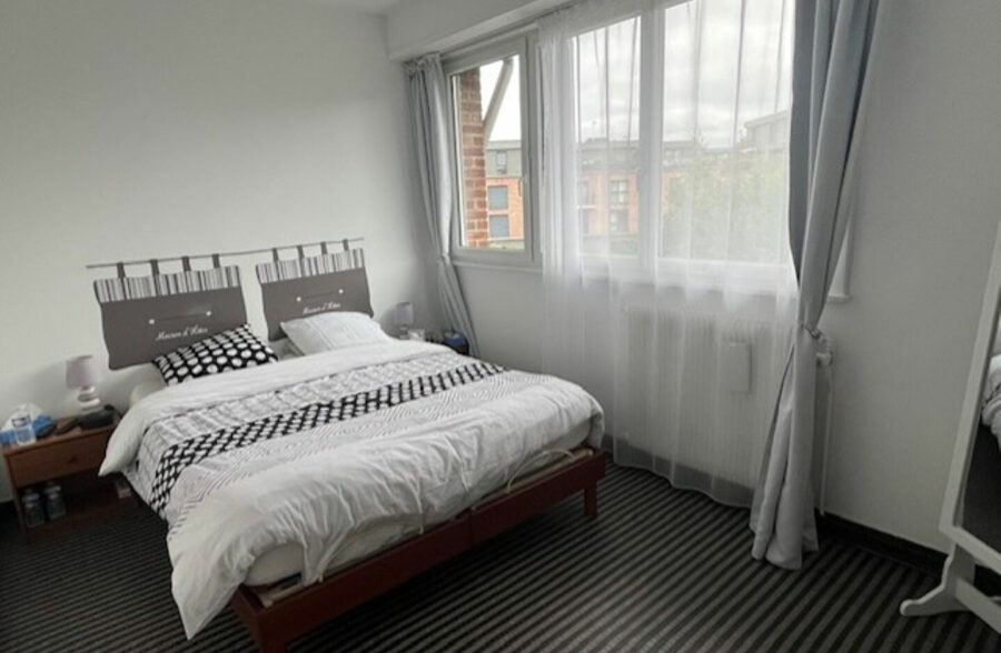 Large maison des années 60 dans une rue prisée &nbsp;Sous compromis&nbsp;