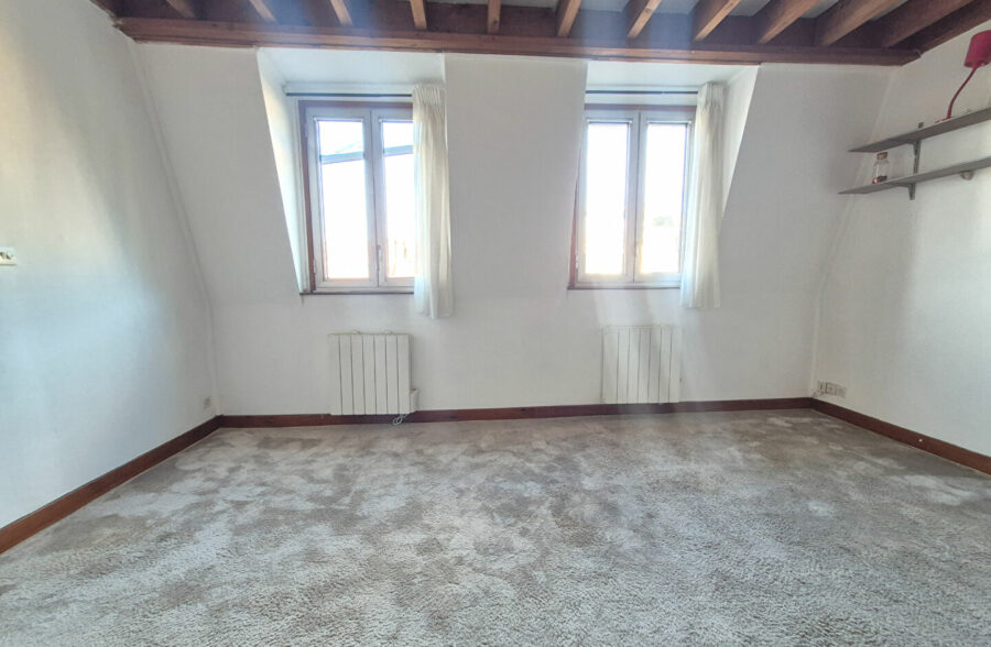 LILLE REPUBLIQUE : T1 BIS LUMINEUX EN DUPLEX