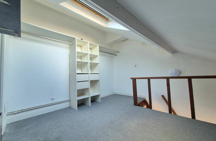 LILLE REPUBLIQUE : T1 BIS LUMINEUX EN DUPLEX