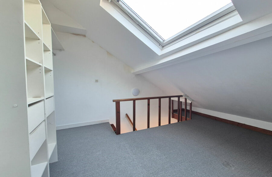 LILLE REPUBLIQUE : T1 BIS LUMINEUX EN DUPLEX