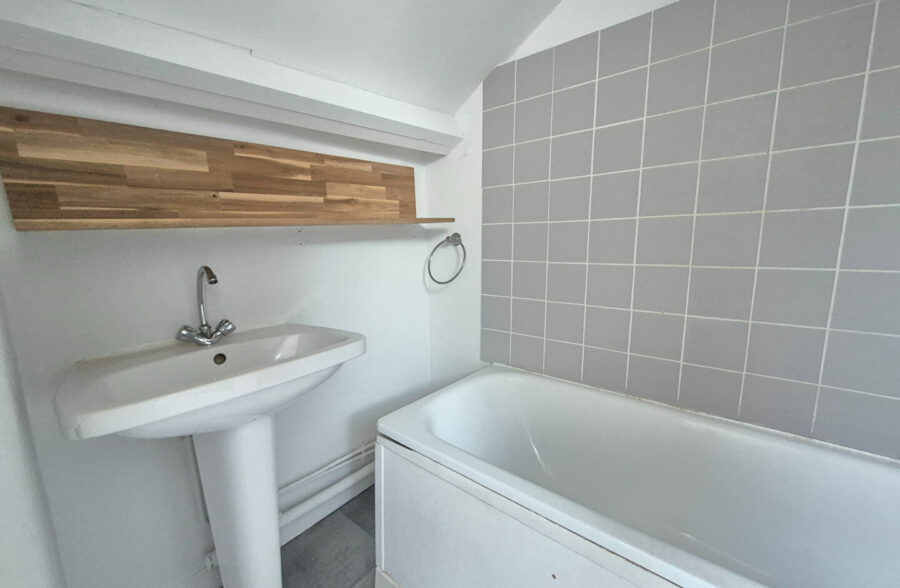 LILLE REPUBLIQUE : T1 BIS LUMINEUX EN DUPLEX