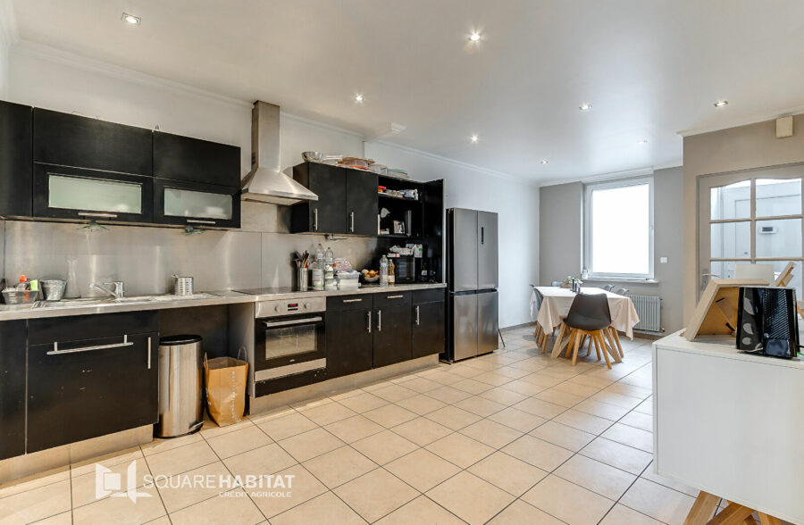 maison entièrement rénovée avec jardin et garage