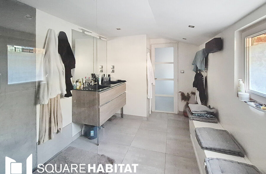 Maison de type fermette avec caractère et déco contemporaine