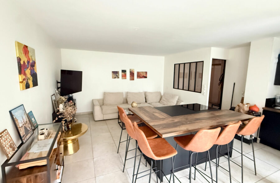 VAUBAN-ESQUERMES  BEAU TYPE 3 AVEC PARKING ET CAVE