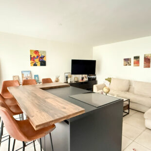 VAUBAN-ESQUERMES  BEAU TYPE 3 AVEC PARKING ET CAVE