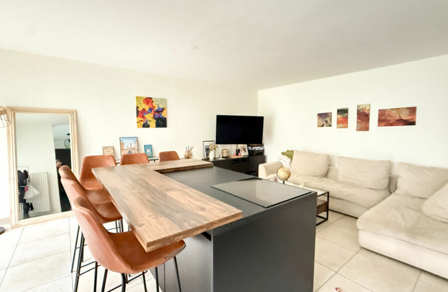 VAUBAN-ESQUERMES  BEAU TYPE 3 AVEC PARKING ET CAVE