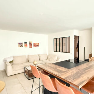 VAUBAN-ESQUERMES  BEAU TYPE 3 AVEC PARKING ET CAVE