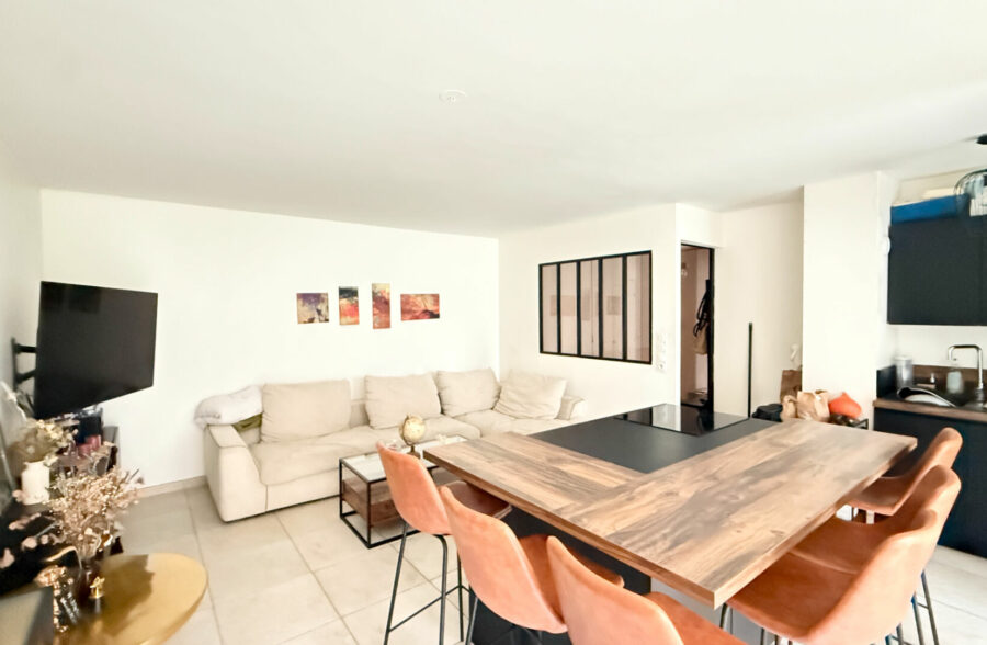 VAUBAN-ESQUERMES  BEAU TYPE 3 AVEC PARKING ET CAVE