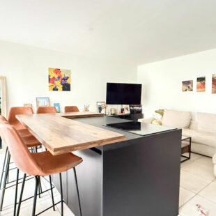 VAUBAN-ESQUERMES  BEAU TYPE 3 AVEC PARKING ET CAVE