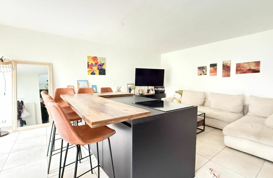 VAUBAN-ESQUERMES  BEAU TYPE 3 AVEC PARKING ET CAVE