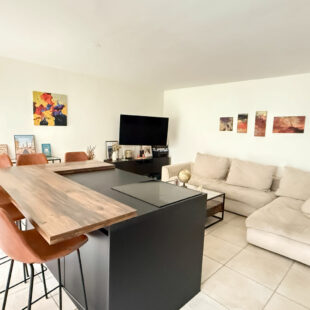 VAUBAN-ESQUERMES  BEAU TYPE 3 AVEC PARKING ET CAVE