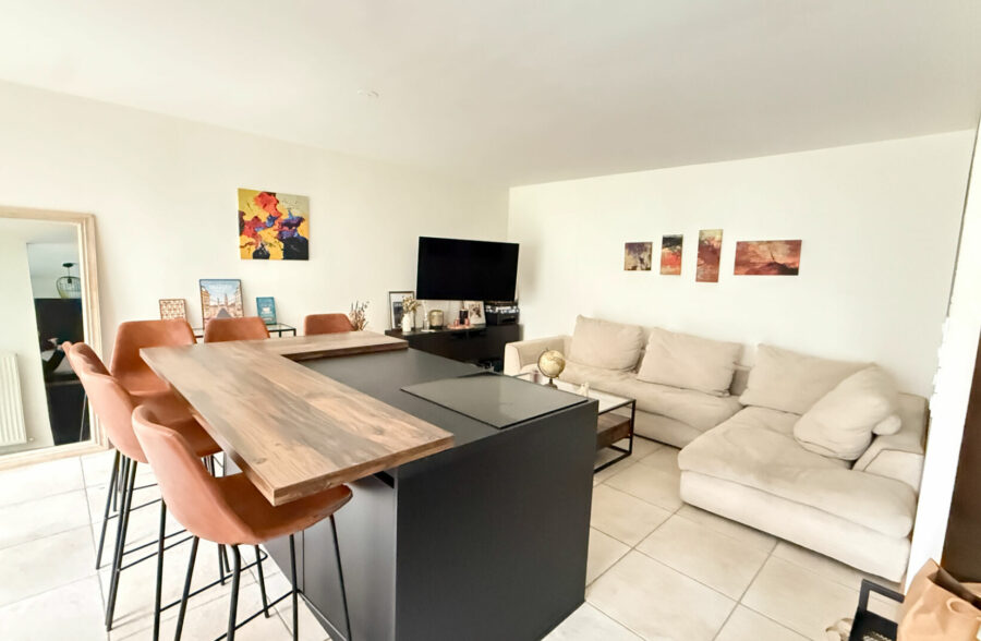 VAUBAN-ESQUERMES  BEAU TYPE 3 AVEC PARKING ET CAVE