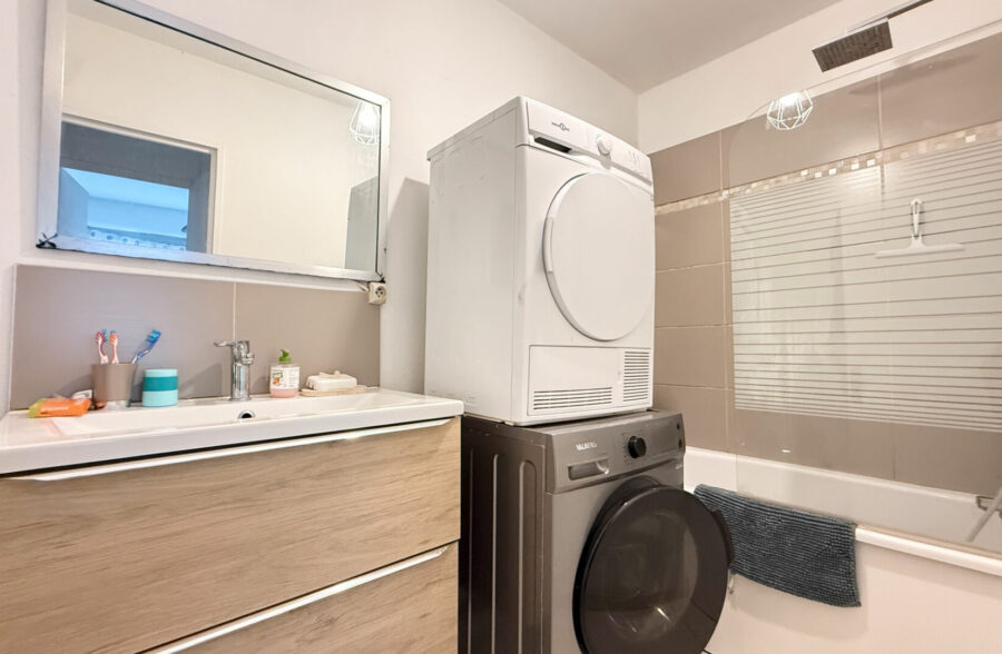 VAUBAN-ESQUERMES  BEAU TYPE 3 AVEC PARKING ET CAVE