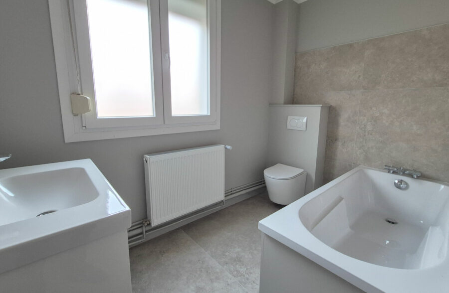 Semi plain-pied – 4 chambres – Garage – Jardin