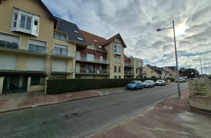 Berck Plage , T3 + cabine en rez de chaussé avec terrasse, jardin  ,local vélo et place de parking !!