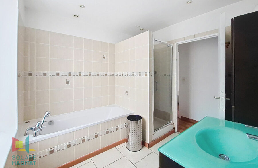 MAISON 3 CHAMBRES AVEC EXTERIEUR