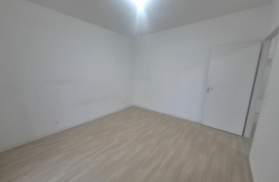 Superbe T2 avec loggia + 2 places de parking, Secteur prisé Gustave Delory, à 4 min de l’EDHEC !