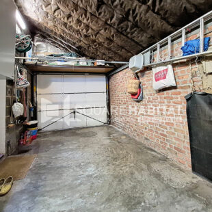 Superbe maison semi-individuelle de lotissement, sans vis-à-vis, avec jardin et garage, située dans une rue très calme.