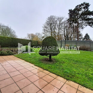 Superbe maison semi-individuelle de lotissement, sans vis-à-vis, avec jardin et garage, située dans une rue très calme.