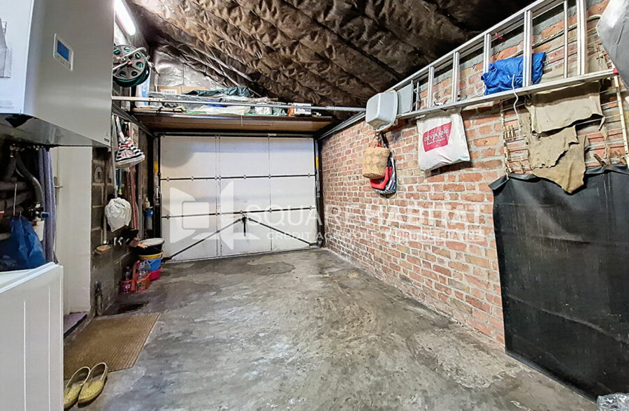 Superbe maison semi-individuelle de lotissement, sans vis-à-vis, avec jardin et garage, située dans une rue très calme.