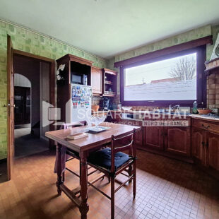 Superbe maison semi-individuelle de lotissement, sans vis-à-vis, avec jardin et garage, située dans une rue très calme.