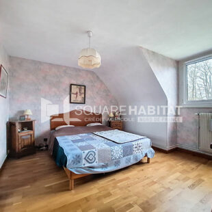 Superbe maison semi-individuelle de lotissement, sans vis-à-vis, avec jardin et garage, située dans une rue très calme.