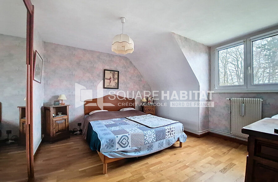 Superbe maison semi-individuelle de lotissement, sans vis-à-vis, avec jardin et garage, située dans une rue très calme.