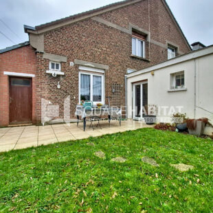 Maison alliant élégance et praticité, avec jardin, située dans un secteur calme.