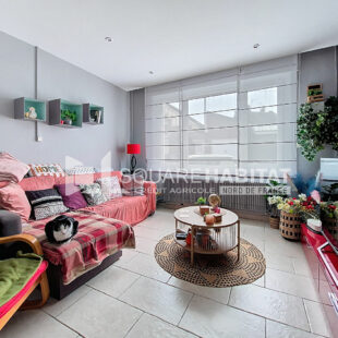 Maison alliant élégance et praticité, avec jardin, située dans un secteur calme.