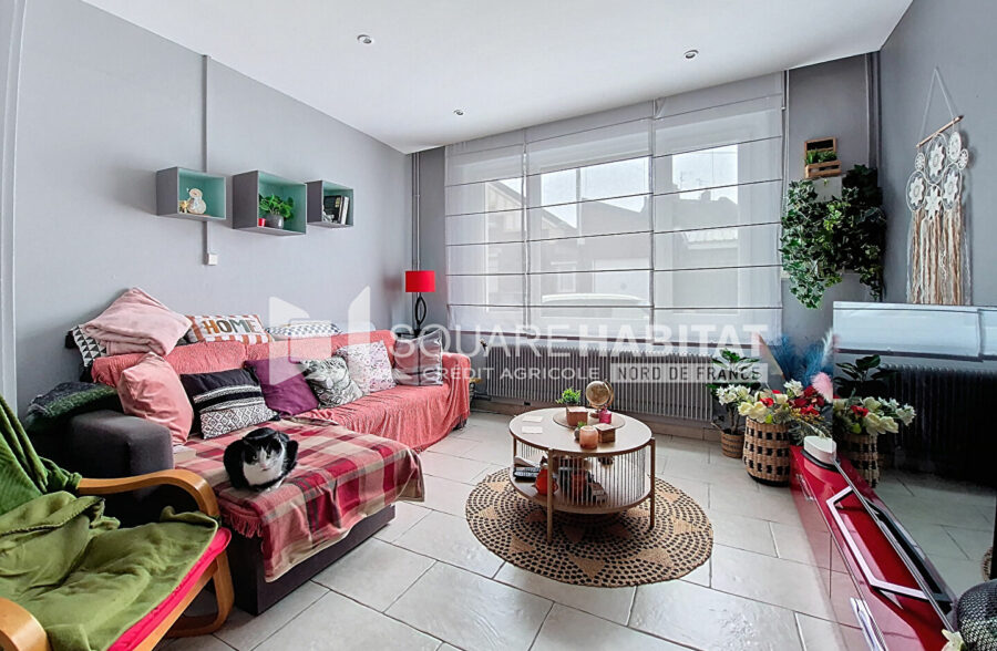 Maison alliant élégance et praticité, avec jardin, située dans un secteur calme.