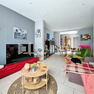 Maison alliant élégance et praticité, avec jardin, située dans un secteur calme.