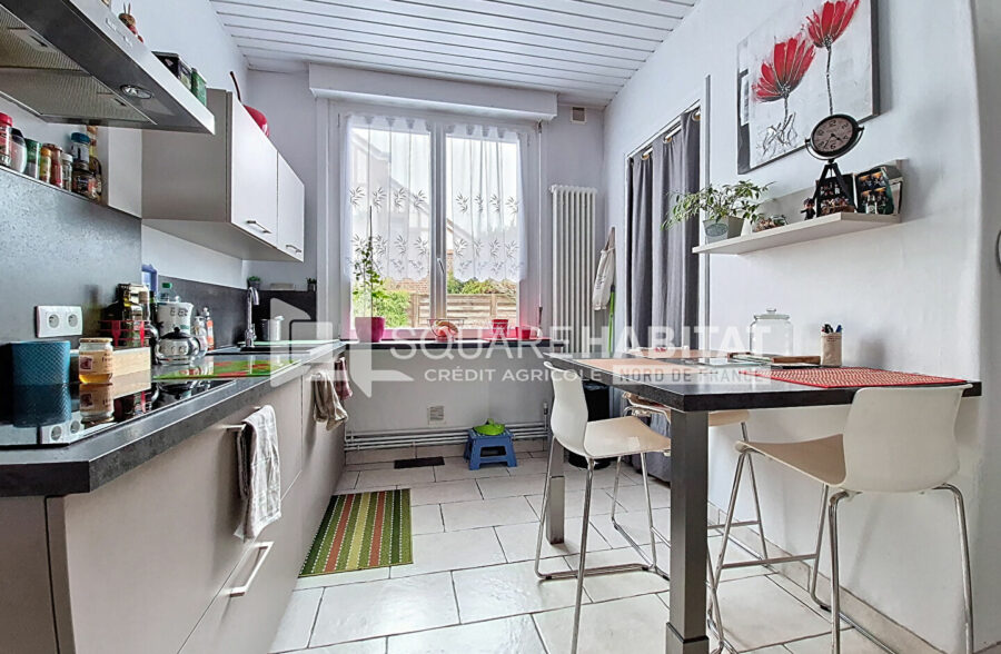 Maison alliant élégance et praticité, avec jardin, située dans un secteur calme.