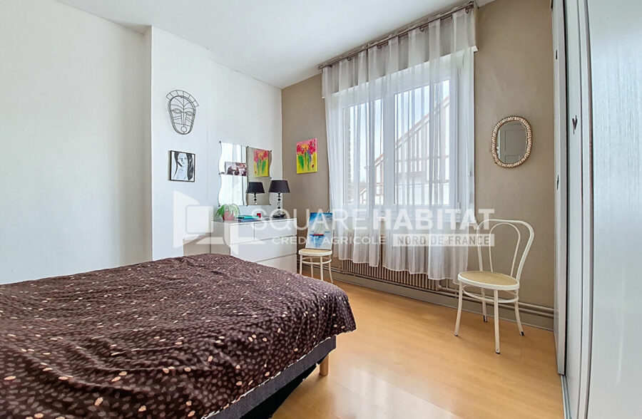 Maison alliant élégance et praticité, avec jardin, située dans un secteur calme.