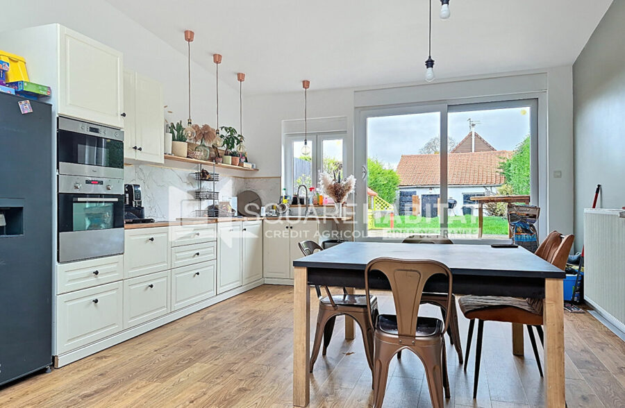 Magnifique maison totalement rénovée en 2016 : 3 chambres, jardin et garage.