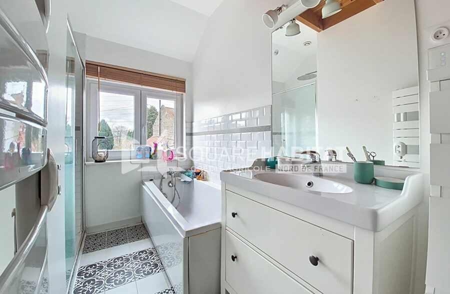 Magnifique maison totalement rénovée en 2016 : 3 chambres, jardin et garage.