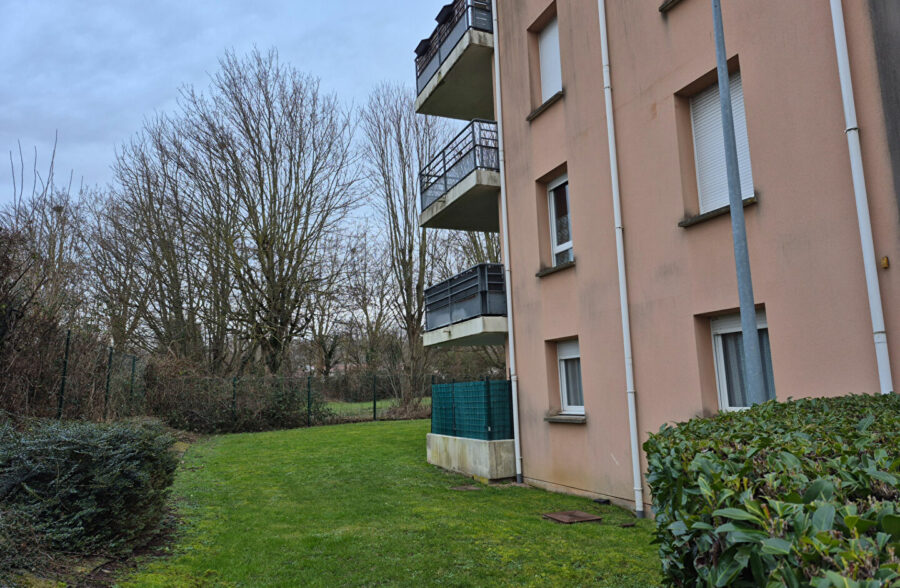 Appartement Lens 3 pièce(s) 54 m2  en rez de jardin+ place parking
