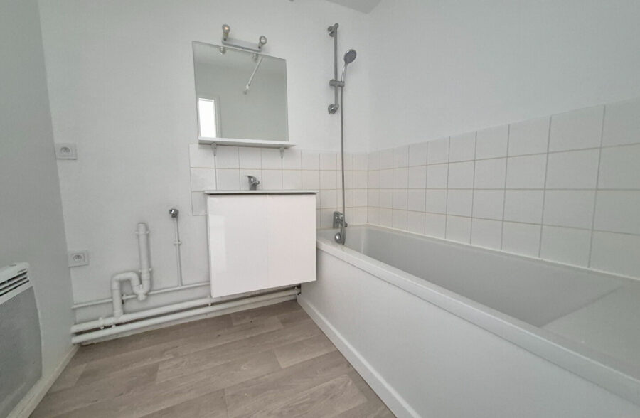 APPARTEMENT T2 avec ascenseur, parking couvert, cave