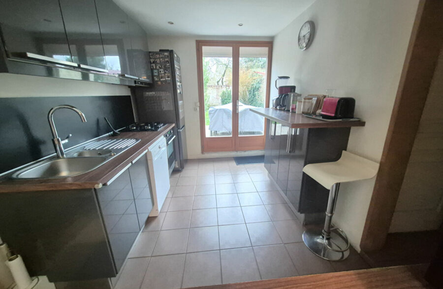 Maison Emmerin 120 m², séjour, cuisine équipée, 4 chambres, jardin