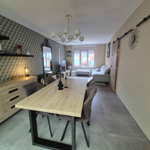 Maison rénovée comprenant 3 chambres, jardin, garage